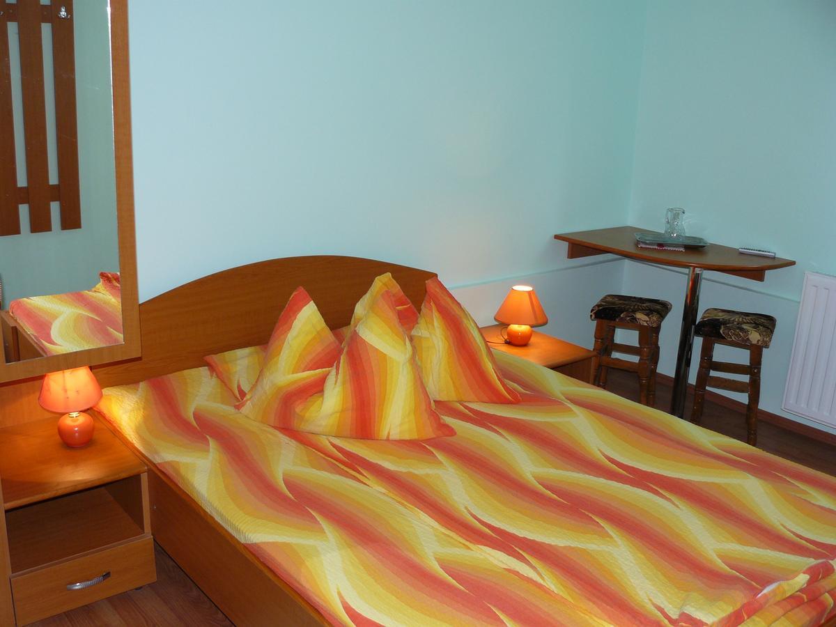 Bed and Breakfast Gyongyvirag Panzio Turia Exterior foto