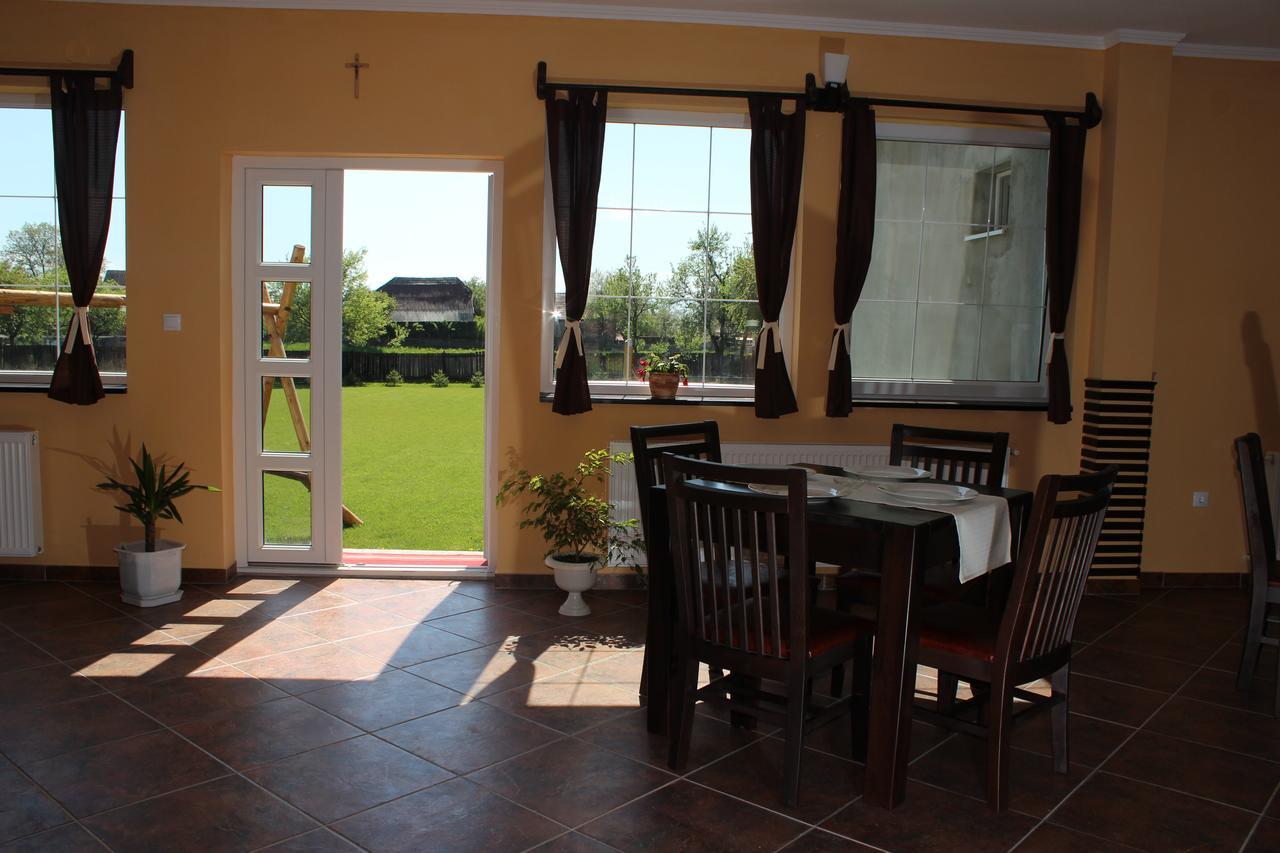 Bed and Breakfast Gyongyvirag Panzio Turia Exterior foto