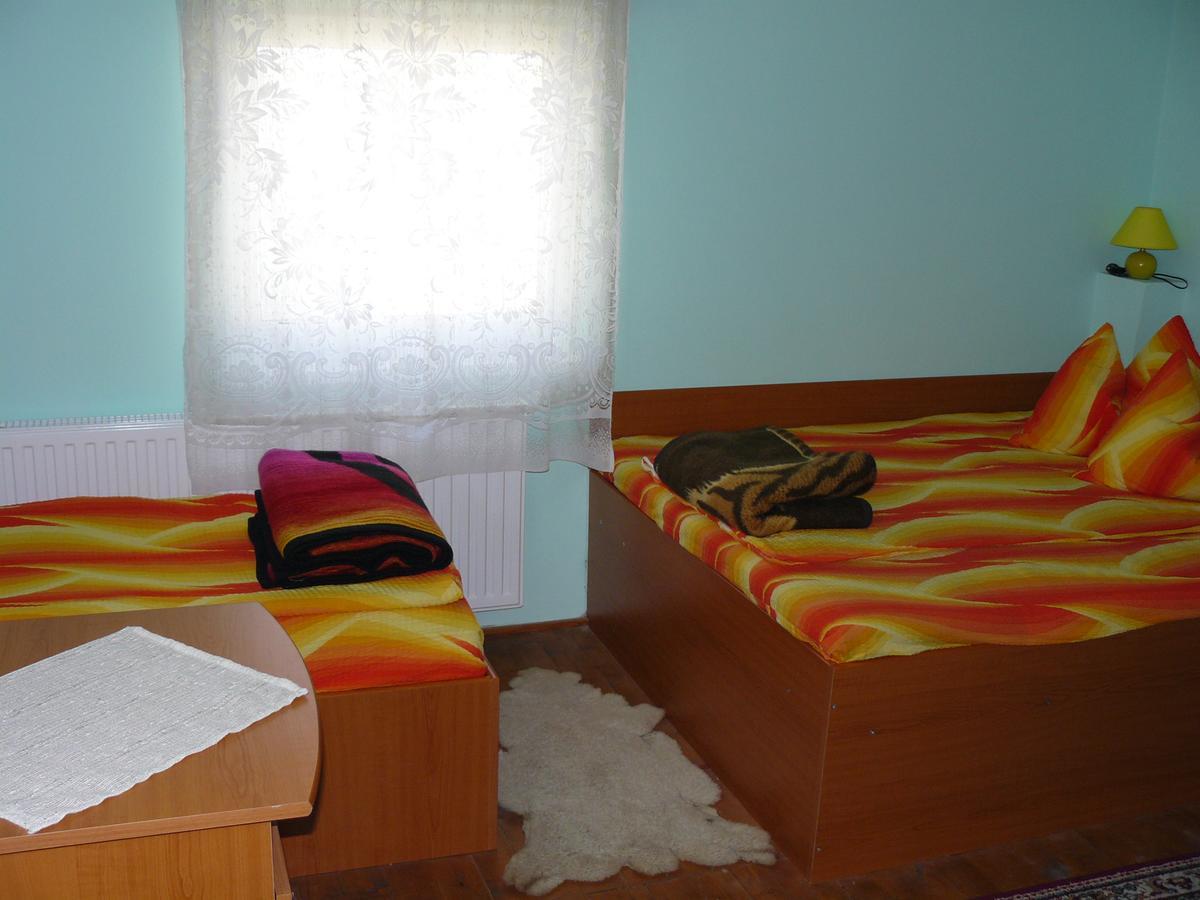 Bed and Breakfast Gyongyvirag Panzio Turia Exterior foto