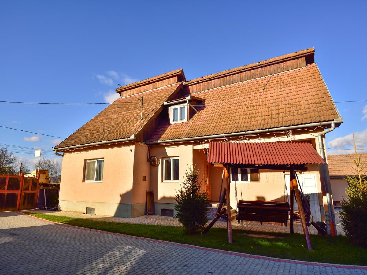 Bed and Breakfast Gyongyvirag Panzio Turia Exterior foto