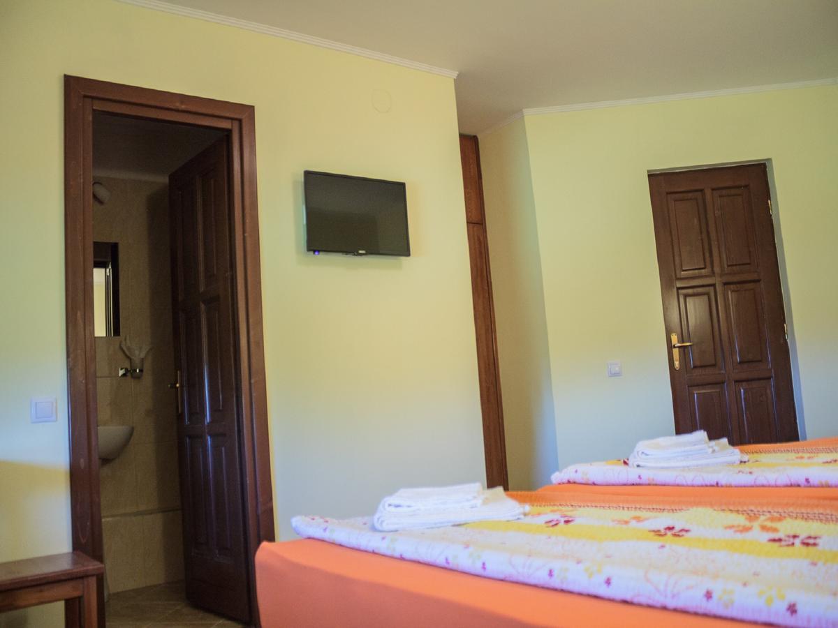 Bed and Breakfast Gyongyvirag Panzio Turia Exterior foto
