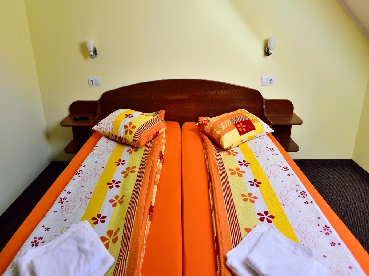Bed and Breakfast Gyongyvirag Panzio Turia Exterior foto