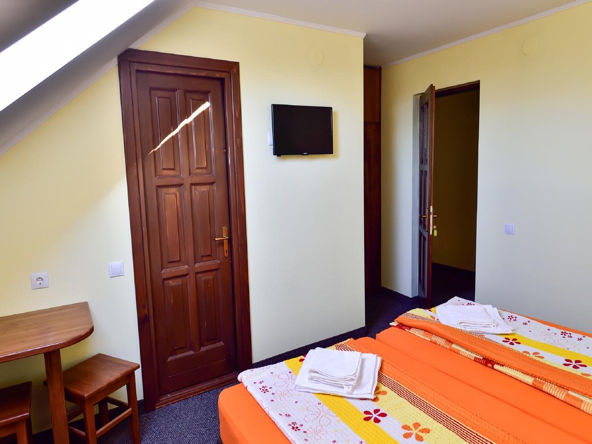 Bed and Breakfast Gyongyvirag Panzio Turia Exterior foto
